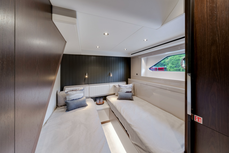 Manhattan 68 Yacht Photos Pics 