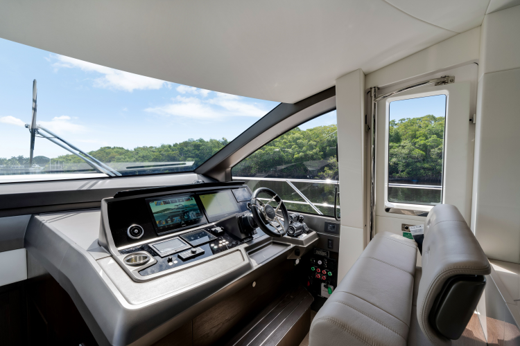 Manhattan 68 Yacht Photos Pics 