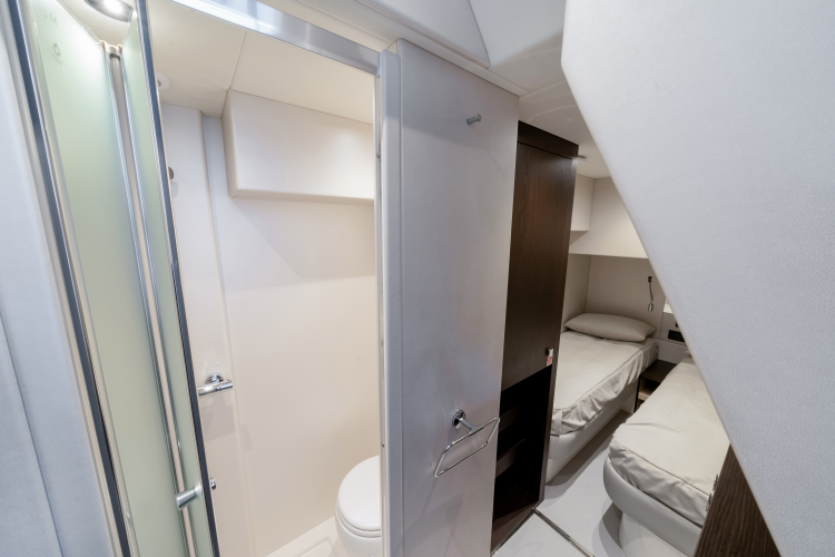 Manhattan 68 Yacht Photos Pics 