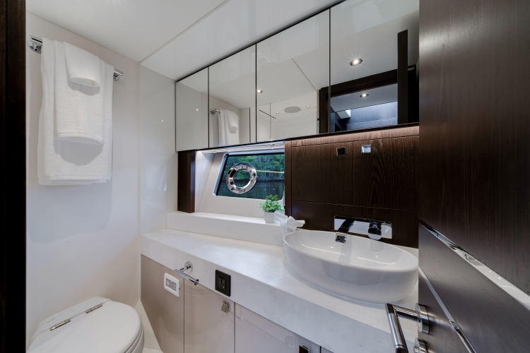 Manhattan 68 Yacht Photos Pics 