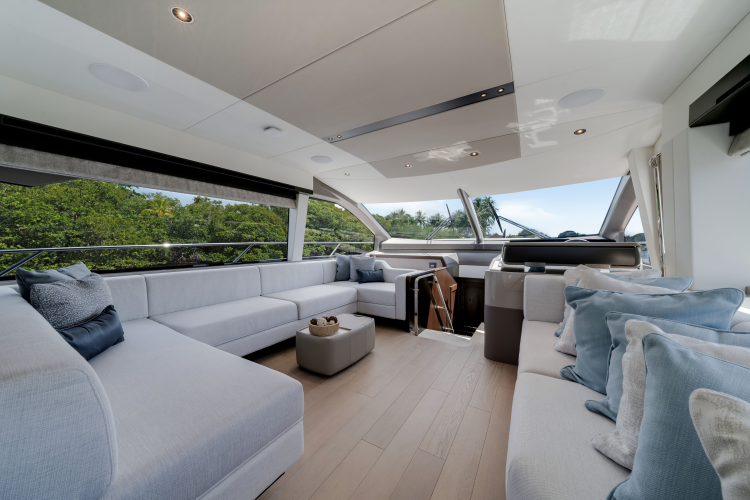 Manhattan 68 Yacht Photos Pics 