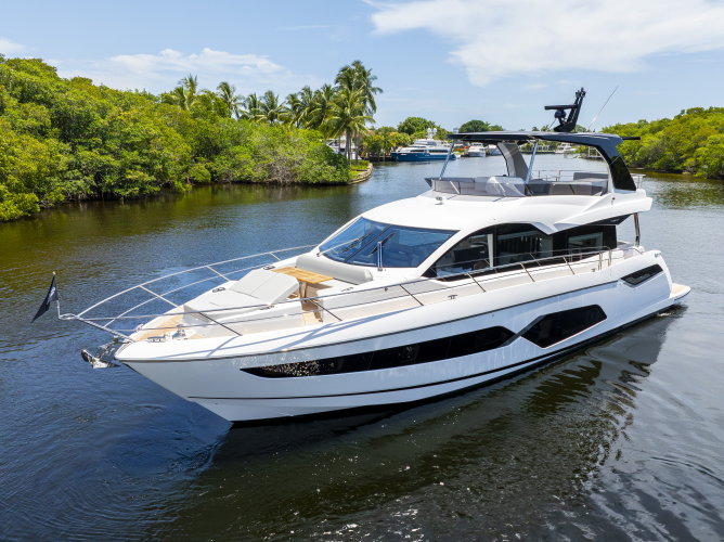 Manhattan 68 Yacht Photos Pics 