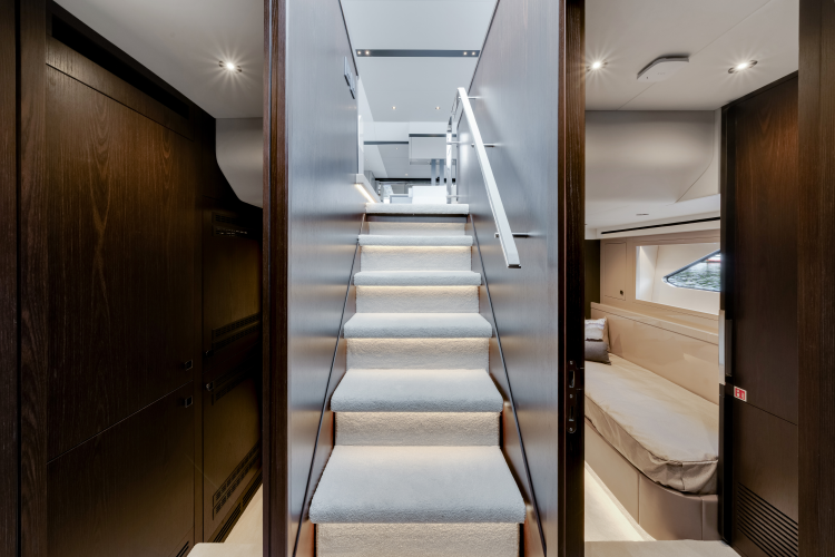 Manhattan 68 Yacht Photos Pics 