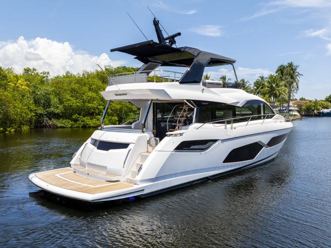 Manhattan 68 Yacht Photos Pics 