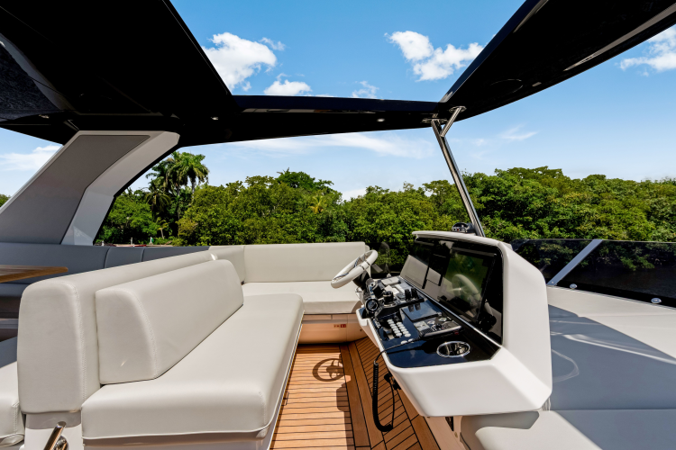 Manhattan 68 Yacht Photos Pics 