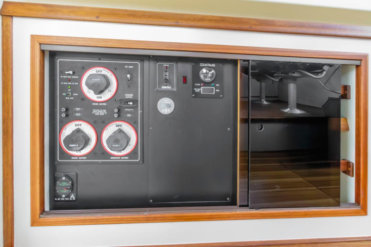 Seeker Yacht Photos Pics 