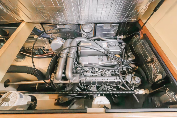 Seeker Yacht Photos Pics 