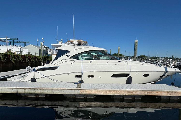 Equinox 47' Sea Ray 2010