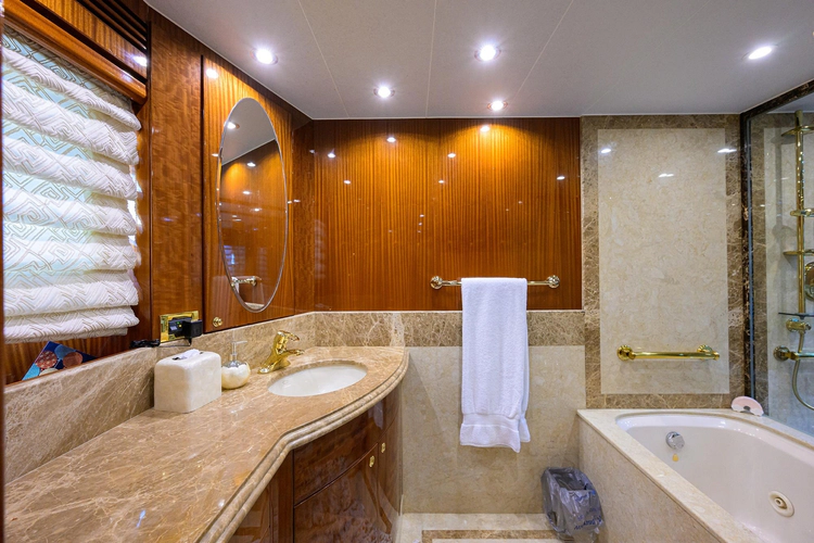 Miss Dunia Yacht Photos Pics 