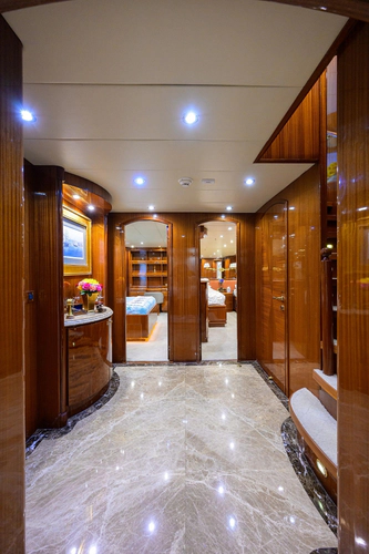 Miss Dunia Yacht Photos Pics 