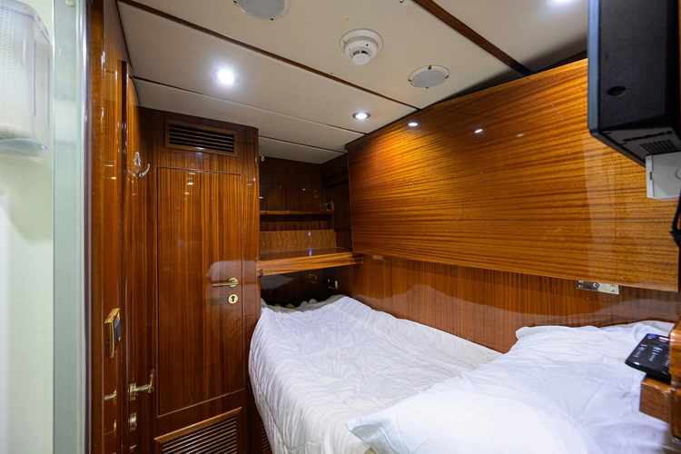 Miss Dunia Yacht Photos Pics 