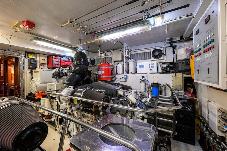 Miss Dunia Yacht Photos Pics 