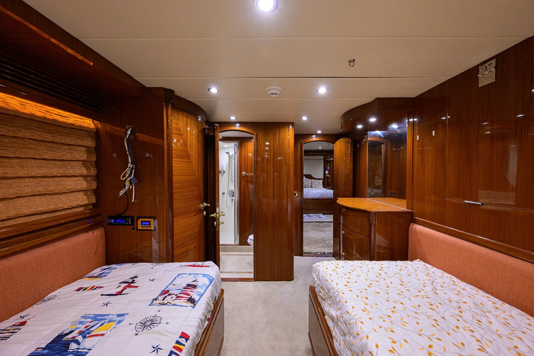 Miss Dunia Yacht Photos Pics 