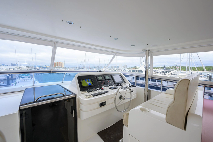 Miss Dunia Yacht Photos Pics 