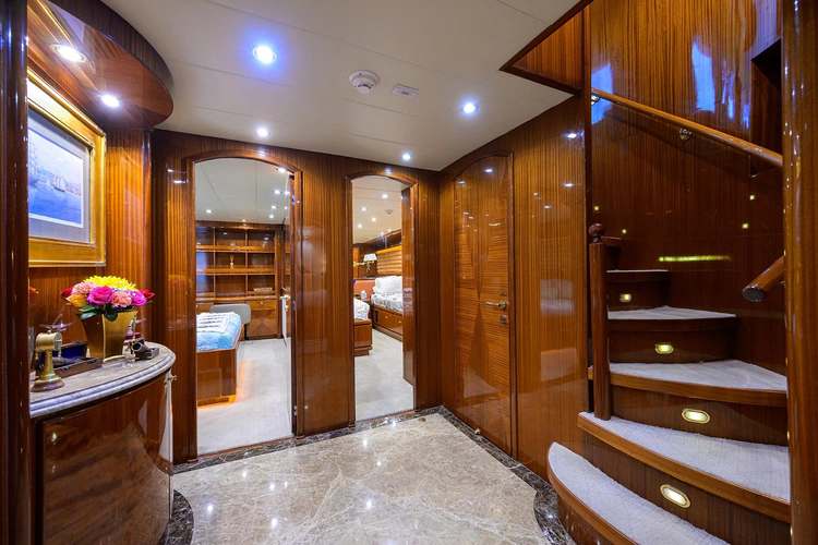 Miss Dunia Yacht Photos Pics 