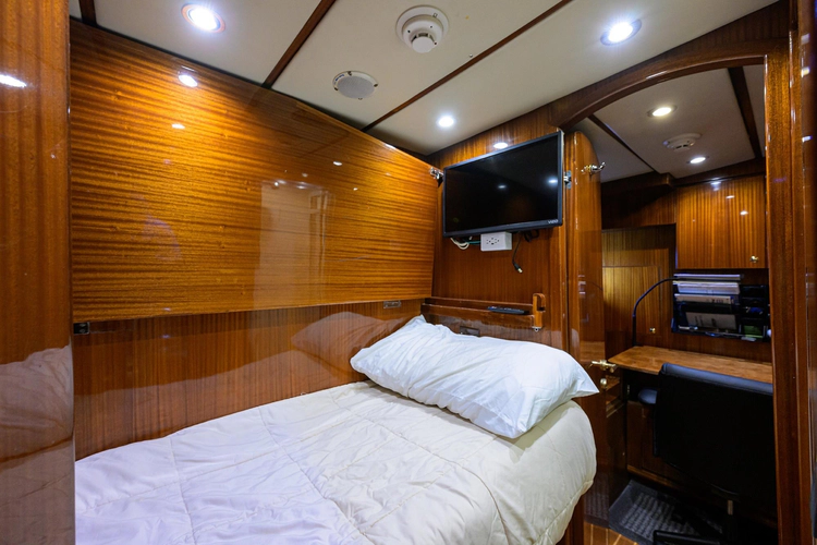 Miss Dunia Yacht Photos Pics 