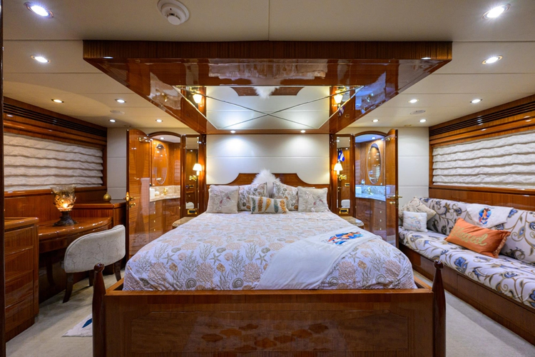 Miss Dunia Yacht Photos Pics 