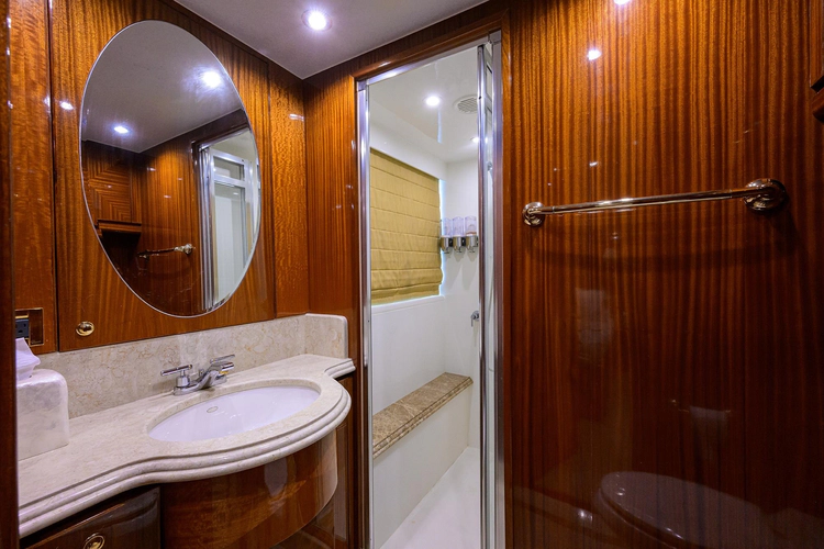 Miss Dunia Yacht Photos Pics 