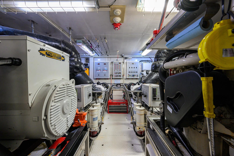 Miss Dunia Yacht Photos Pics 