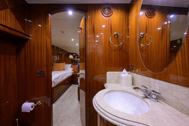 Miss Dunia Yacht Photos Pics 