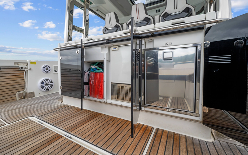 Lunasea Yacht Photos Pics 