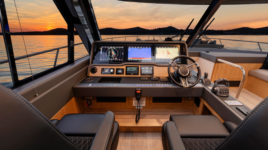 585 Suv Yacht Photos Pics 
