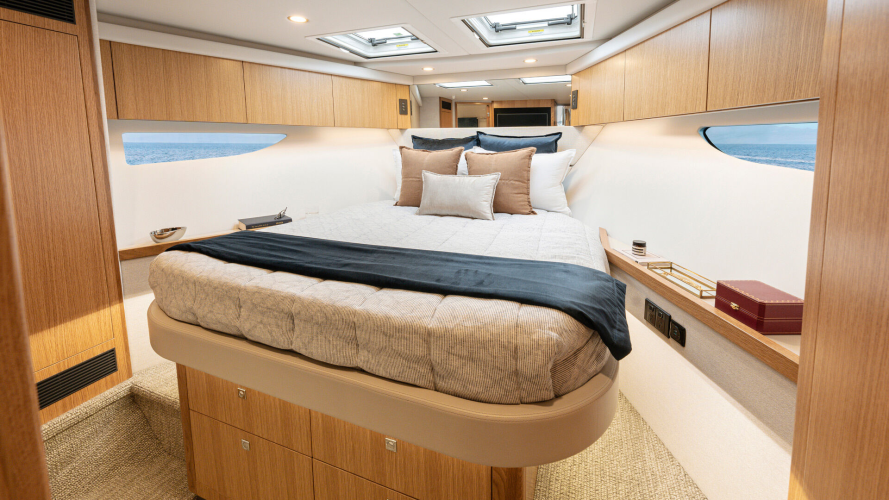 585 Suv Yacht Photos Pics 