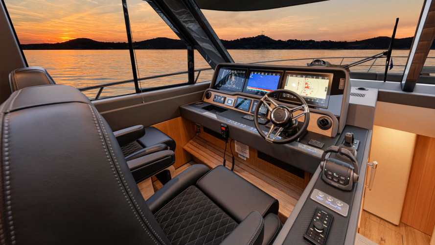 585 Suv Yacht Photos Pics 