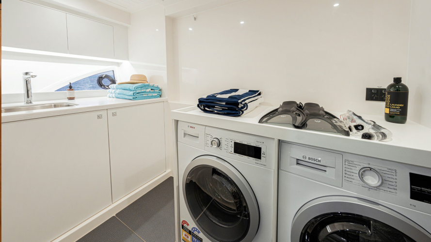 585 Suv Yacht Photos Pics 