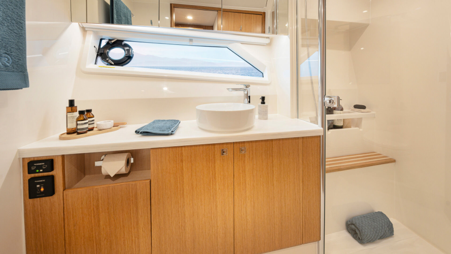 585 Suv Yacht Photos Pics 