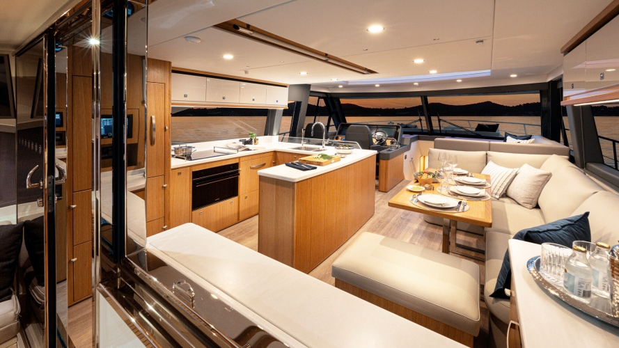 585 Suv Yacht Photos Pics 