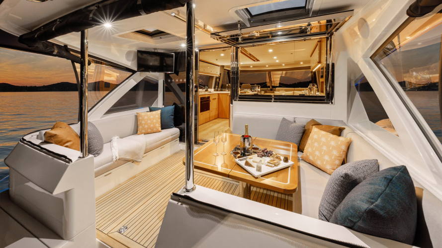 585 Suv Yacht Photos Pics 