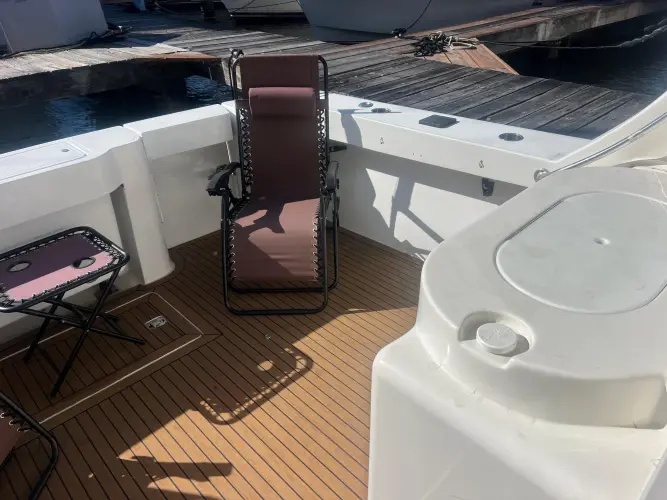 Uno Mas Yacht Photos Pics 