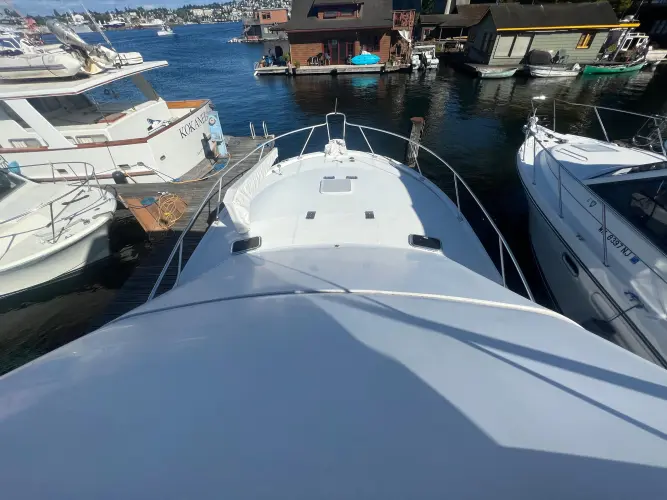 Uno Mas Yacht Photos Pics 