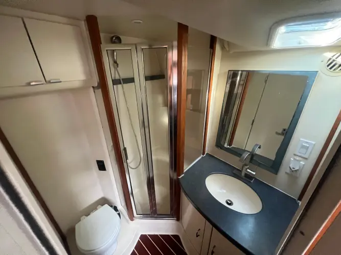 Uno Mas Yacht Photos Pics 