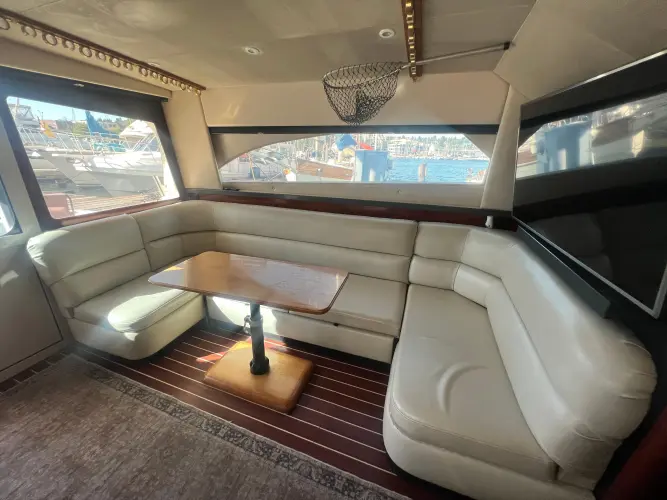 Uno Mas Yacht Photos Pics 