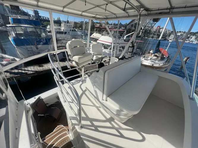 Uno Mas Yacht Photos Pics 