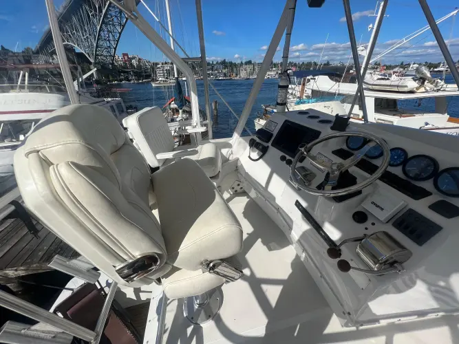 Uno Mas Yacht Photos Pics 