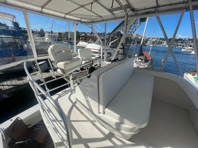 Uno Mas Yacht Photos Pics 