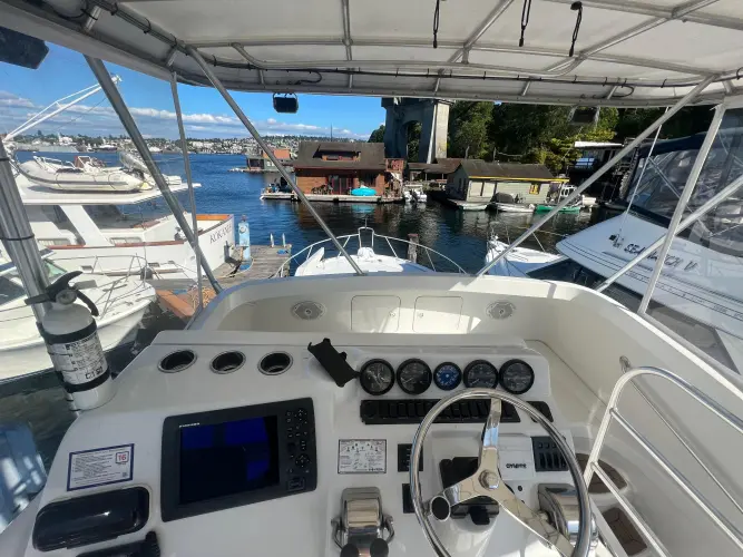 Uno Mas Yacht Photos Pics 