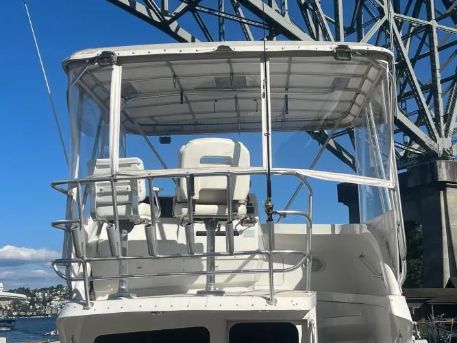 Uno Mas Yacht Photos Pics 