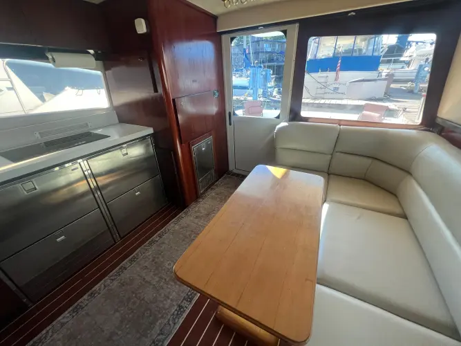 Uno Mas Yacht Photos Pics 