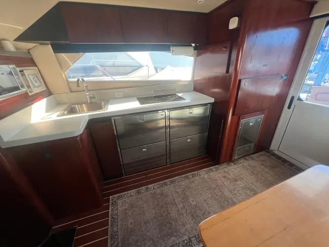 Uno Mas Yacht Photos Pics 