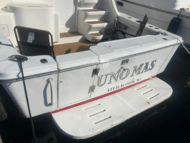 Uno Mas Yacht Photos Pics 