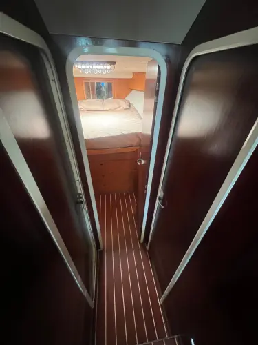 Uno Mas Yacht Photos Pics 