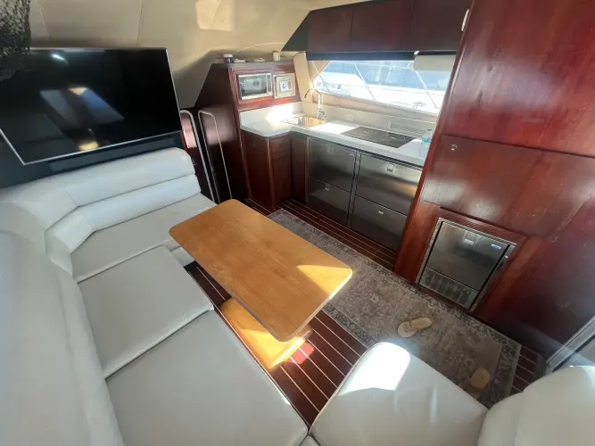 Uno Mas Yacht Photos Pics 