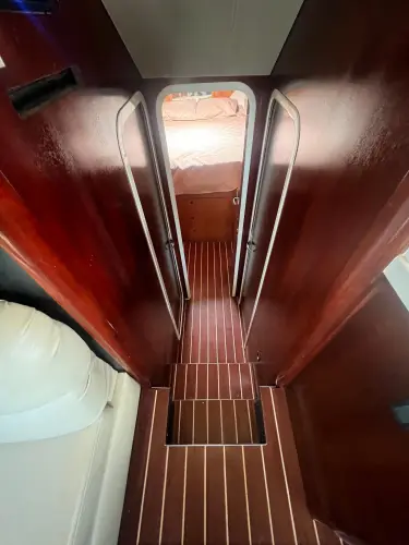 Uno Mas Yacht Photos Pics 
