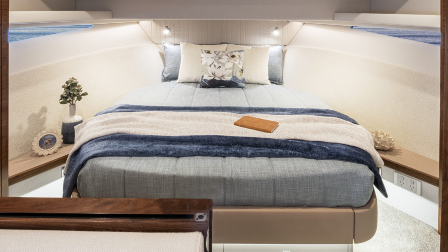 4300 Sports Express Yacht Photos Pics 