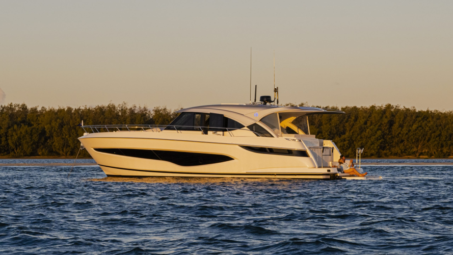 4300 Sports Express Yacht Photos Pics 