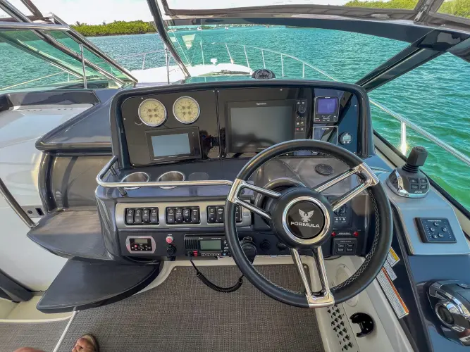 Liquid Asset Yacht Photos Pics 